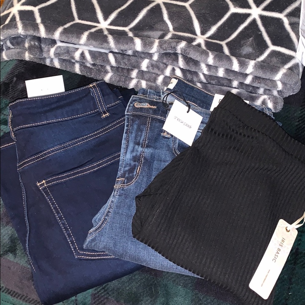 FASHION NOVA jeans & FASHION NOVA biker shorts